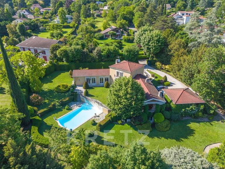 Maison Meylan - 4 chambres - 348m²