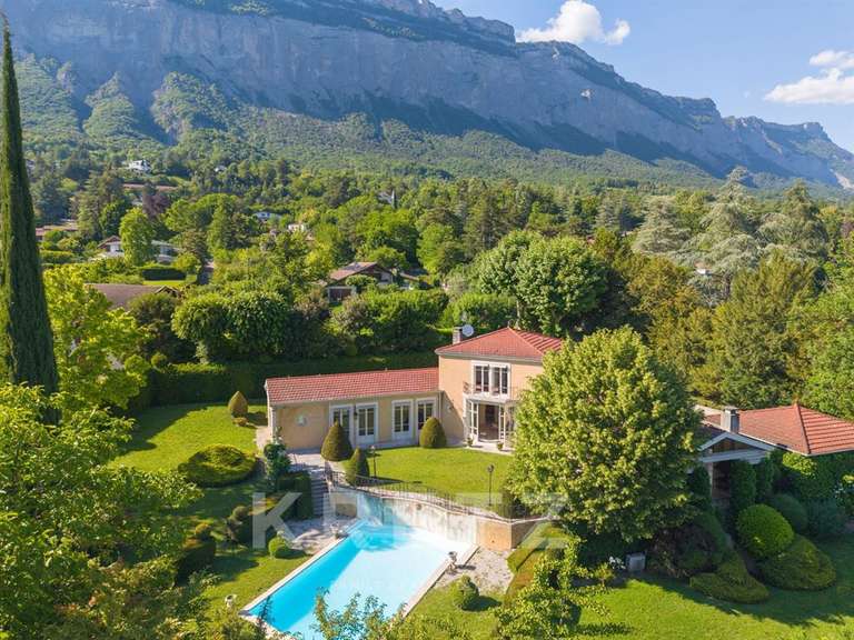 Maison Meylan - 4 chambres - 348m²