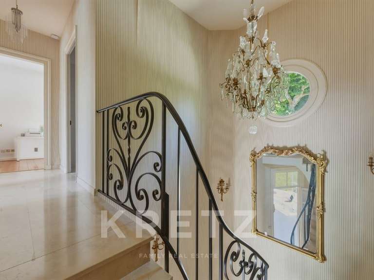 Maison Meylan - 4 chambres - 348m²