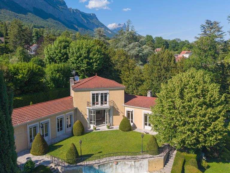 Maison Meylan - 4 chambres - 348m²