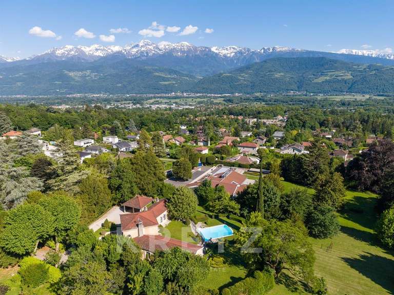 Maison Meylan - 4 chambres - 348m²