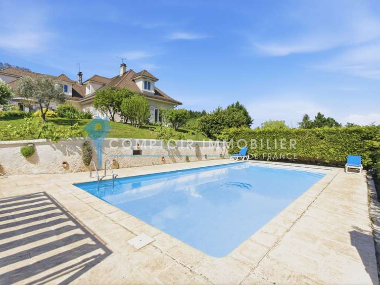 Maison Meylan - 8 chambres - 290m²