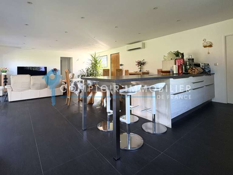 Villa Meynes - 4 bedrooms - 180m²