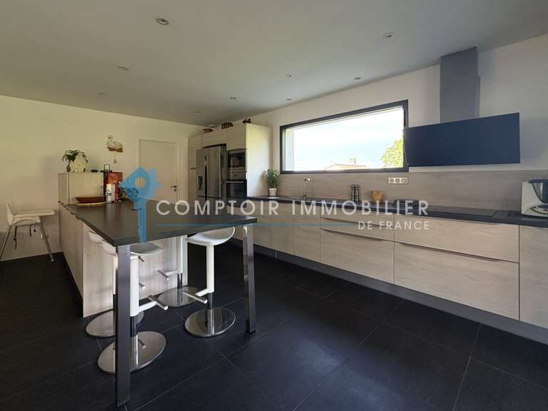 Villa Meynes - 4 bedrooms - 180m²