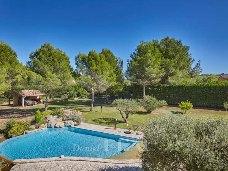 Maison Meyrargues - 4 chambres - 250m²