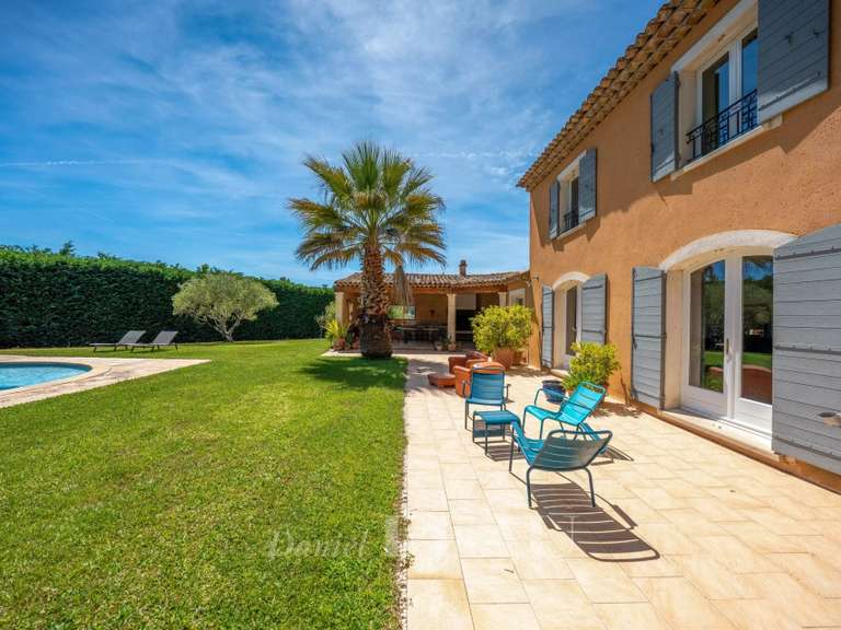 Maison Meyrargues - 4 chambres - 224m²
