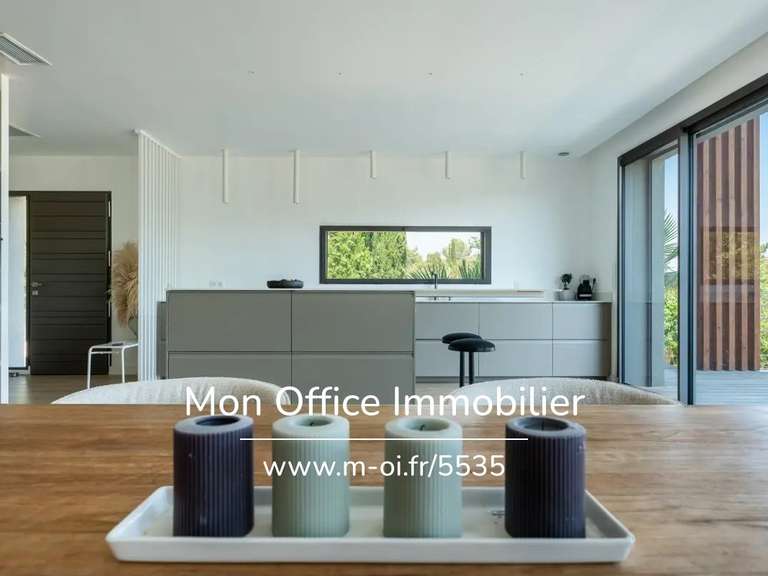 Maison Meyreuil - 5 chambres - 280m²