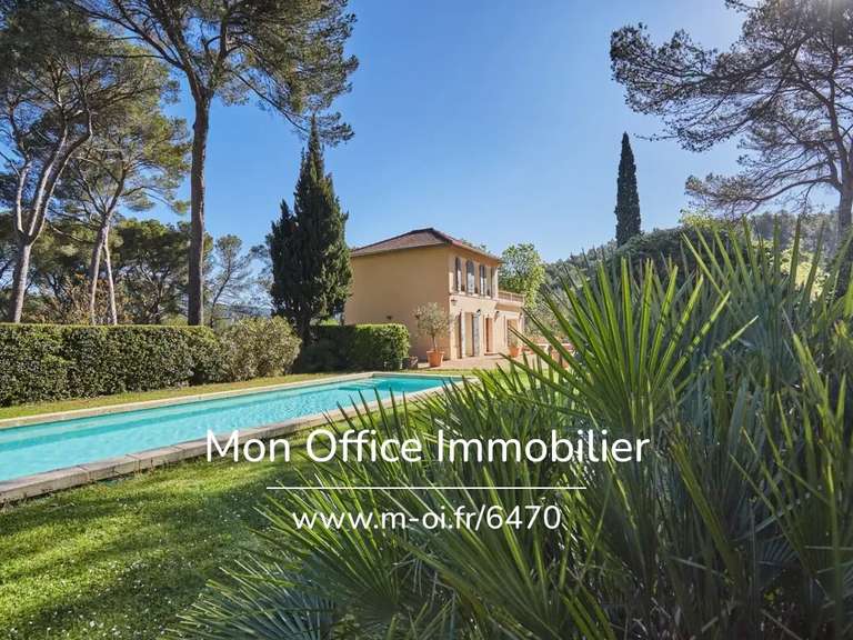 Propriété Meyreuil - 5 chambres - 258m²