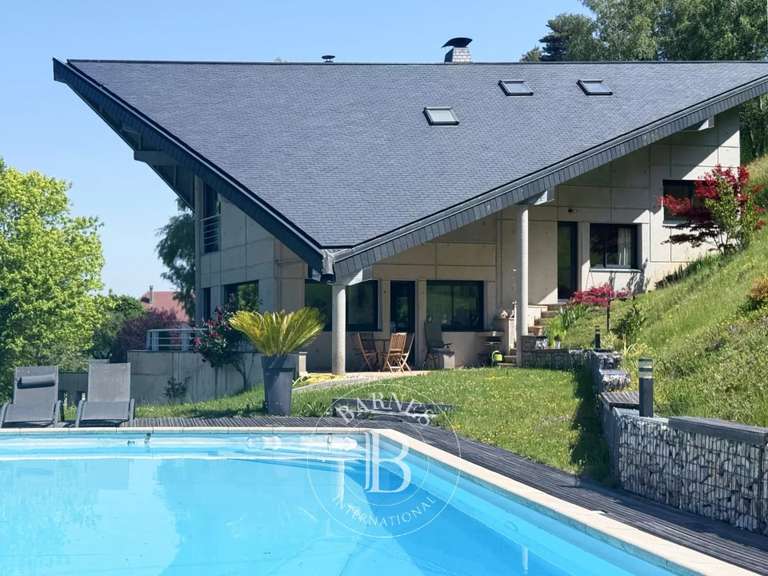 Propriété Meyrieux-Trouet - 4 chambres - 342m²
