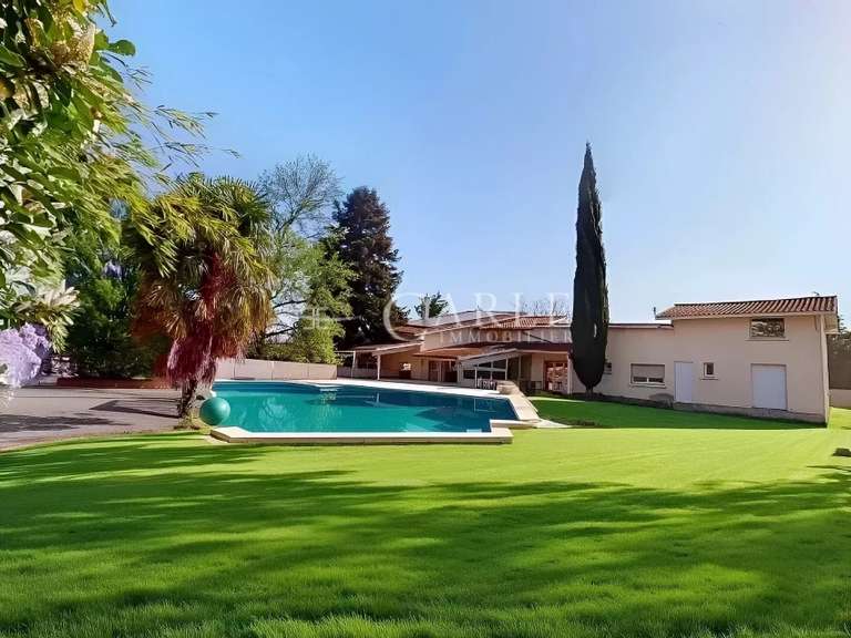 Villa Meyzieu - 6 chambres - 354m²