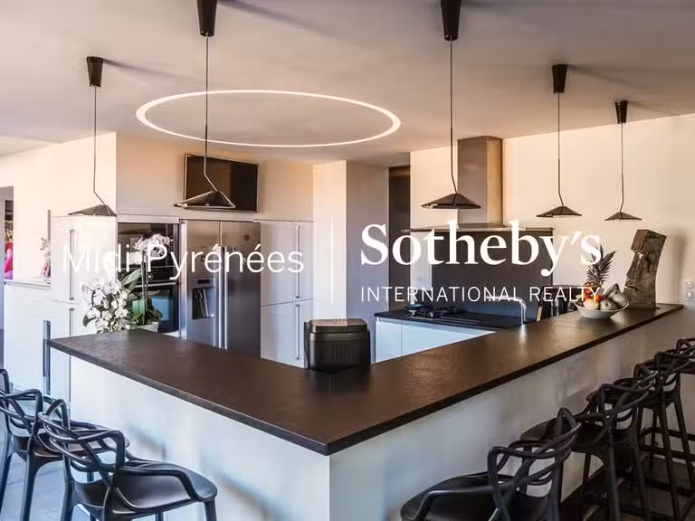 Maison Mirefleurs - 4 chambres - 395m²