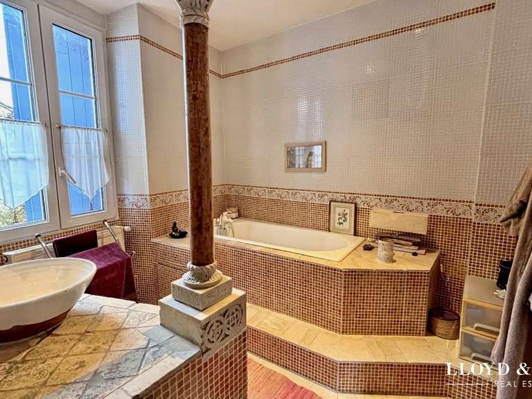 Maison Mirmande - 20 chambres - 1400m²