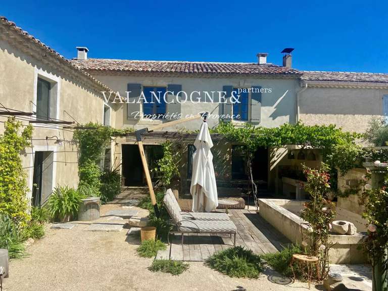 Maison Mollégès - 5 chambres - 260m²