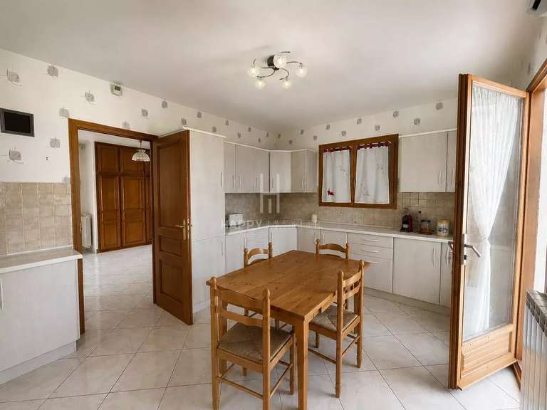 Maison Mollégès - 4 chambres - 159m²