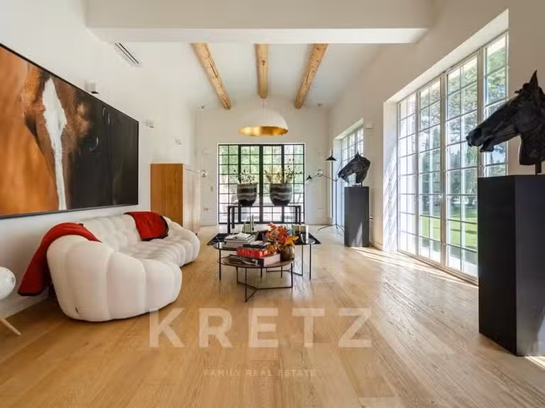 Maison Mollégès - 4 chambres - 328m²