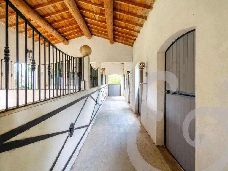 Propriété Mollégès - 4 chambres - 670m²