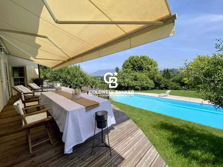 Maison Monnetier-Mornex - 3 chambres - 312m²