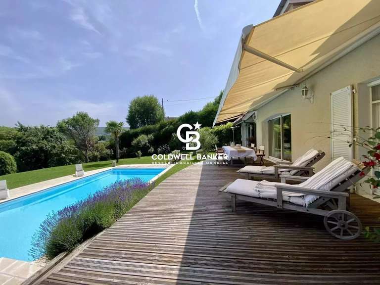 Maison Monnetier-Mornex - 3 chambres - 312m²