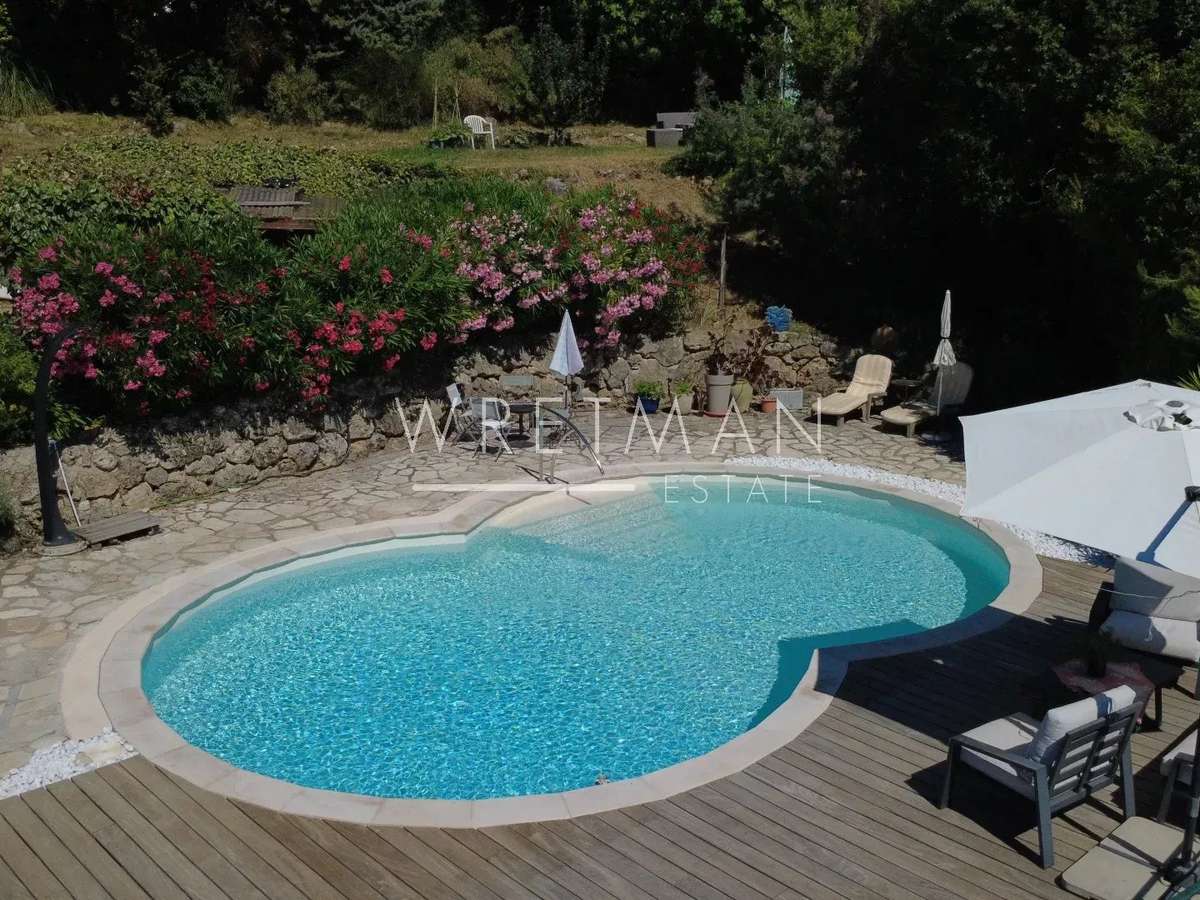 Villa Mons
