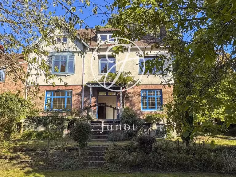 Maison Mons-en-Baroeul - 9 chambres - 318m²