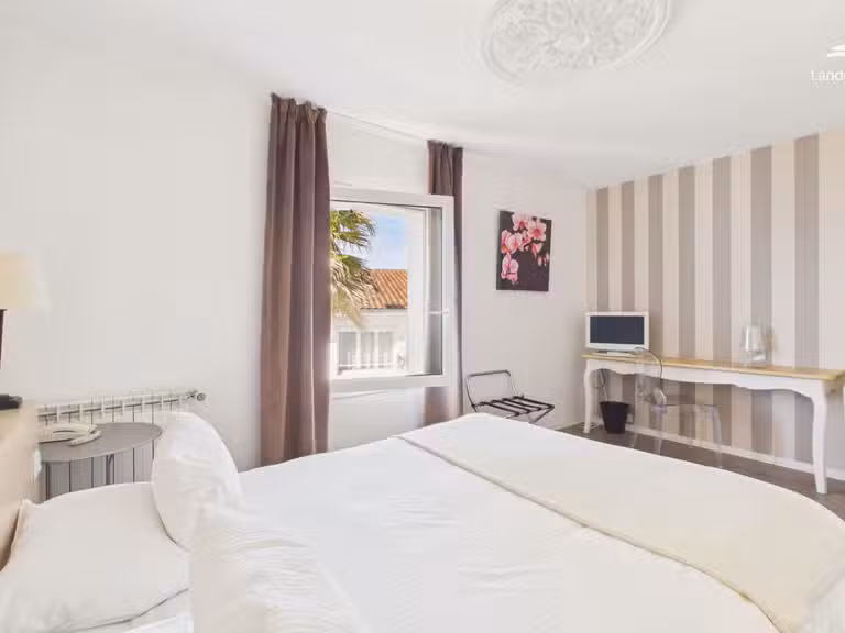 Maison Mont-de-Marsan - 9 chambres - 735m²