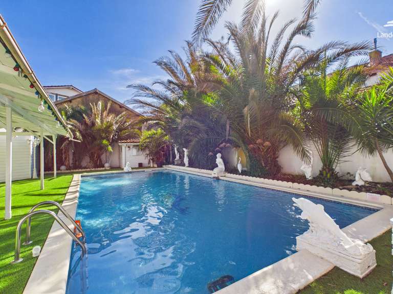Maison Mont-de-Marsan - 9 chambres - 735m²