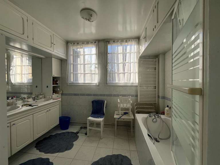 Maison Mont-Saint-Aignan - 5 chambres - 217m²