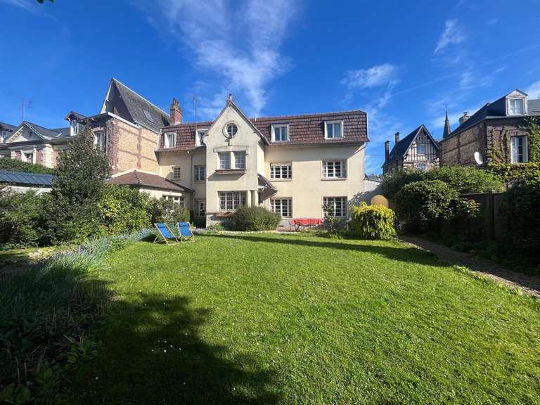 Propriété Mont-Saint-Aignan - 5 chambres - 217m²