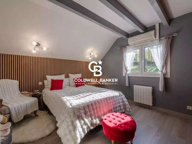 Maison Montagnole - 6 chambres - 280m²