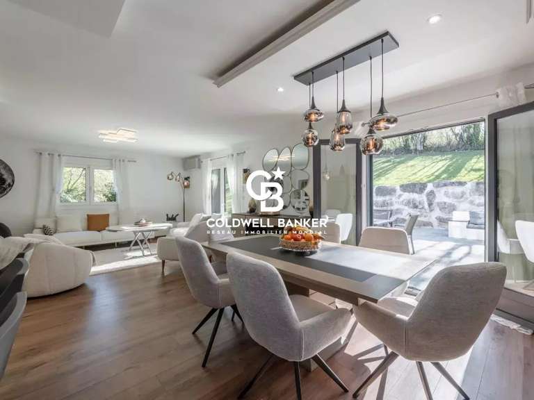 Maison Montagnole - 6 chambres - 280m²