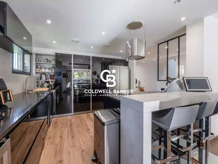 Maison Montagnole - 6 chambres - 280m²