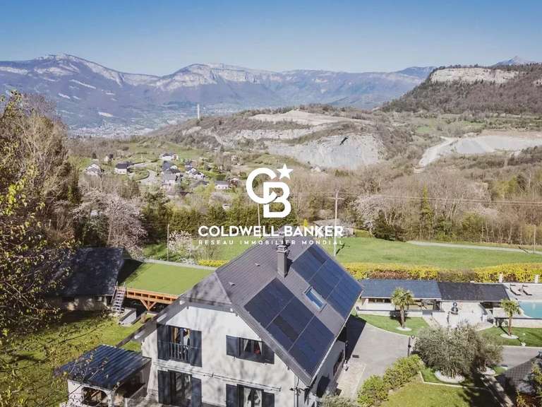 Maison Montagnole - 6 chambres - 280m²