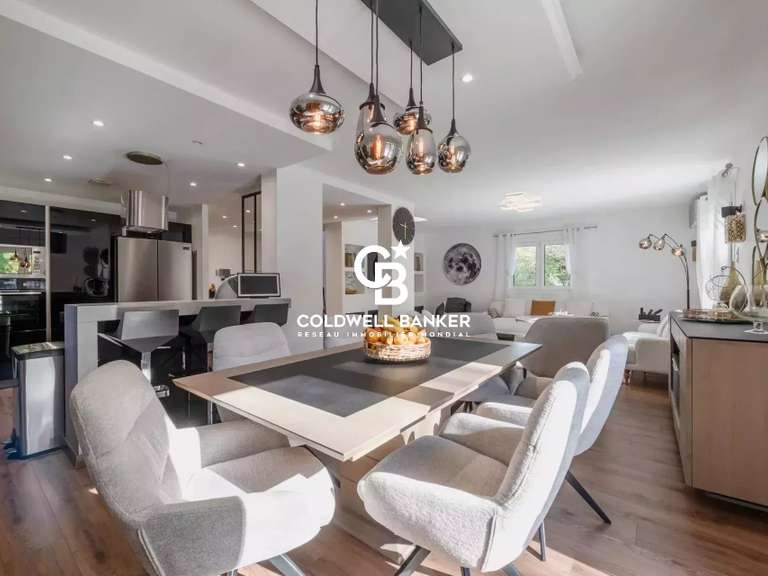 Maison Montagnole - 6 chambres - 280m²