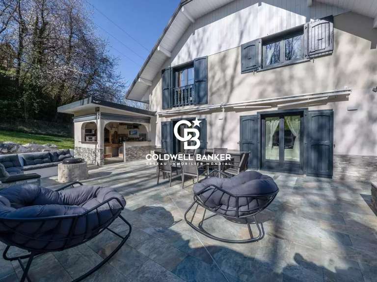 Maison Montagnole - 6 chambres - 280m²