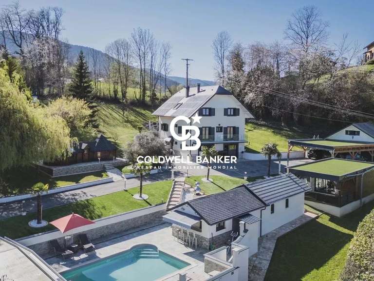 Maison Montagnole - 6 chambres - 280m²