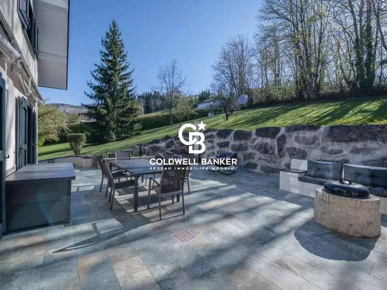 Maison Montagnole - 6 chambres - 280m²