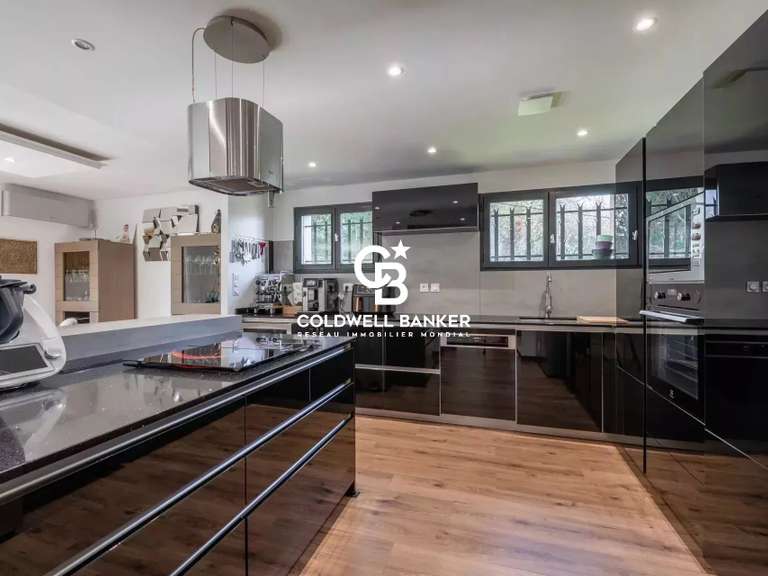 Maison Montagnole - 6 chambres - 280m²