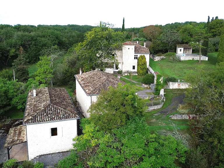 Maison Montaigu-de-Quercy - 6 chambres - 330m²