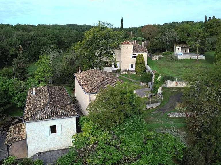 Maison Montaigu-de-Quercy - 6 chambres - 330m²