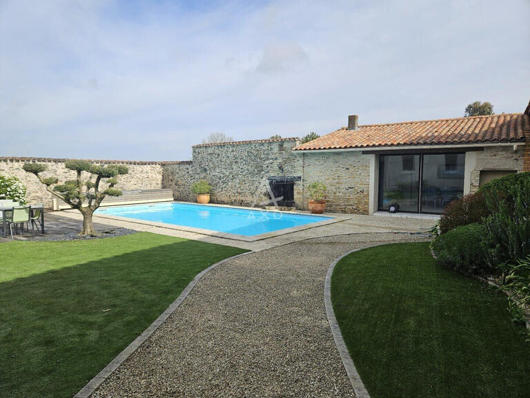 Sale House Montaigu-Vendée - 4 bedrooms