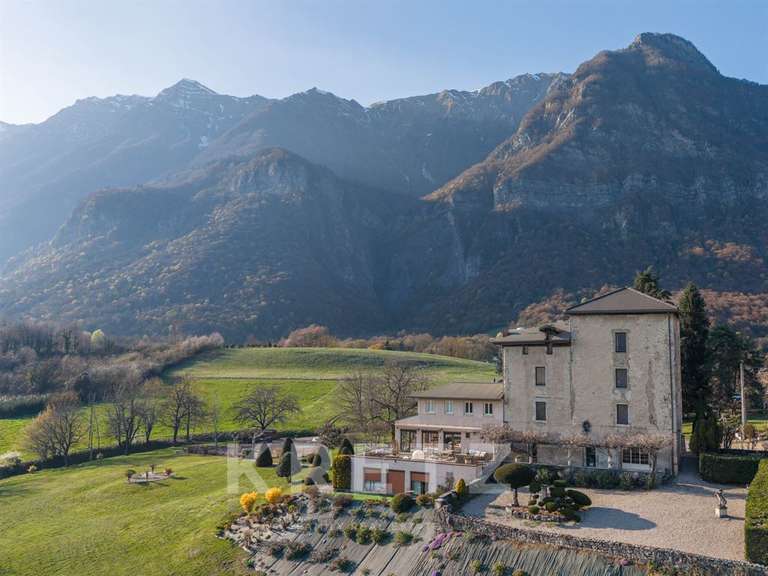 Castle Montailleur - 8 bedrooms - 760m²
