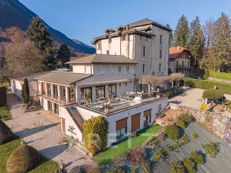 Castle Montailleur - 8 bedrooms - 760m²