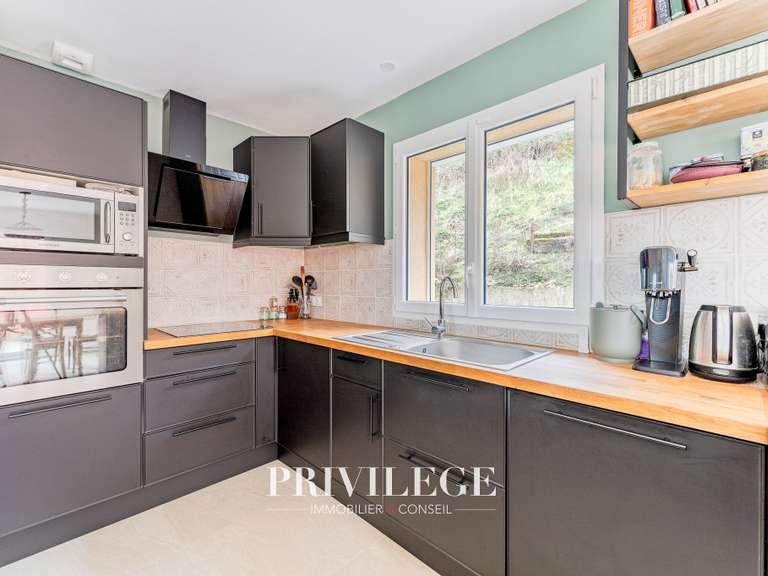 House Montanay - 8 bedrooms - 169m²