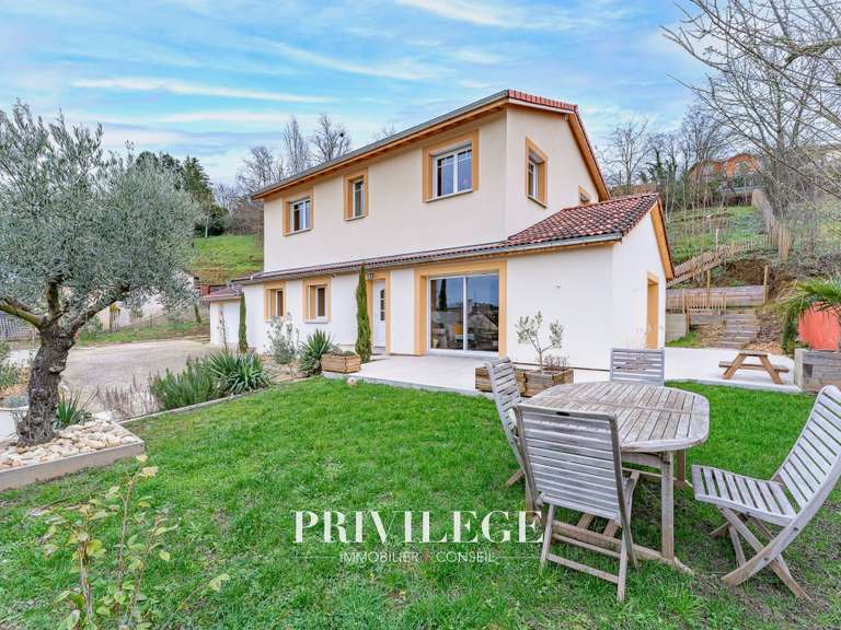 House Montanay - 8 bedrooms - 169m²