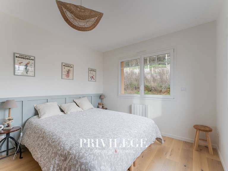 House Montanay - 8 bedrooms - 169m²