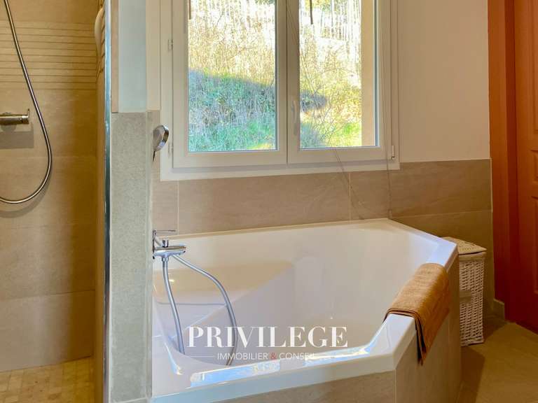 Maison Montanay - 8 chambres - 169m²