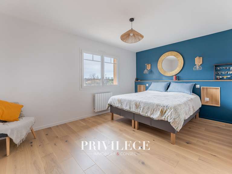 House Montanay - 8 bedrooms - 169m²