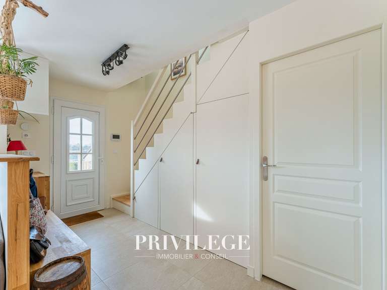 House Montanay - 8 bedrooms - 169m²