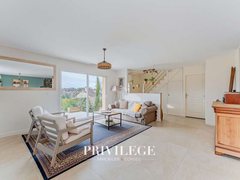 House Montanay - 8 bedrooms - 169m²