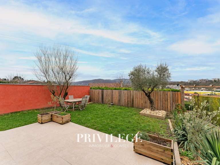 House Montanay - 8 bedrooms - 169m²